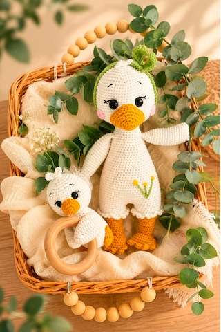 Amigurumi Organik Kaz Uyku Arkadaşı ve Çıngırak Seti El Yapımı Amigurumi Organik Kaz Uyku Arkadaşı ve Çıngırak Seti El Yapımı