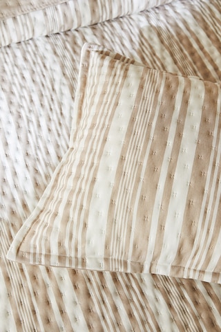 Ocean Home Textile Pamuklu Kapitoneli Bej Renk Çizgi Desen Çift Kişilik Yatak Örtüsü Seti 1 Adet 250 X 230 / 2 Adet 50 X 70 Cm
