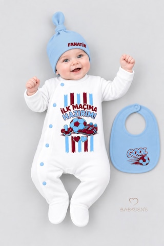 Babyden's 3'lü Bebek Tulum Seti %100 Pamuk Taraftar Temalı Bordo Mavi İlk Maçıma Hazırım Baskılı Şapka Önlük Seti Bordo - Mavi
