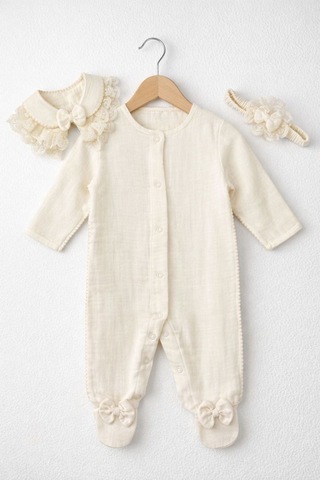 Kardeşler Bebe Fiyonk Ve Dantel Detaylı Çıkarılabilir Yaka Kız Bebek Patikli Tulum + Saç Bandı Ekru