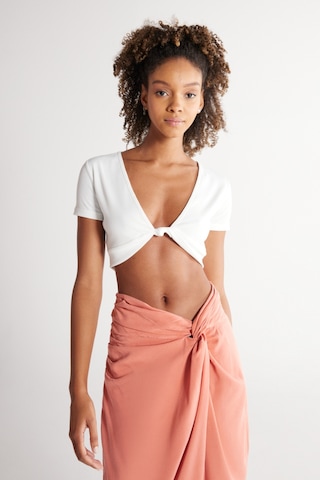 Wrangler Regular Fit Normal Kesim V Yaka Beyaz Crop Bluz Beyaz