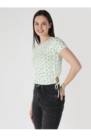 Colin's Slim Fit Çiçekli Beyaz Kadın Kısa Kol Tişört CL1063299_Q1.V2_WHT