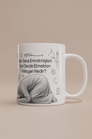 İsme Özel Dini Kupa Kadın Secde Ve Kâbe Temalı Anlamlı Tasarım Beyaz