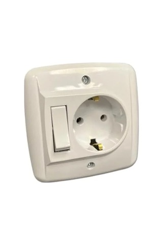 Anahtarlı Topraklı Priz İle Güvenli Banyo Kullanımı 000543