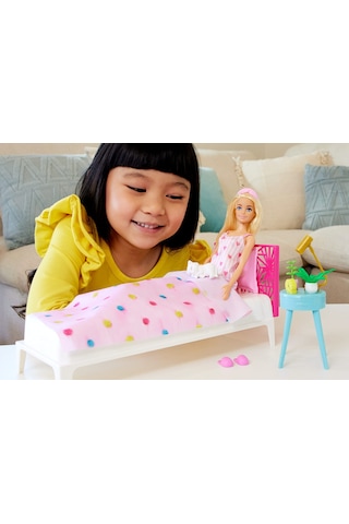 Barbie'nin Yatak Odası Oyun Seti HPT55