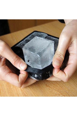 Geeksen Silikon Buz Kabiği 4 Bölmeli Kapaklı, Esnek Malzeme İle Kolay Çıkarım, Dondurucu Kokusuna Dayanıklı, Modern Mutfak Aleti Çok Renkli