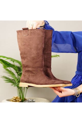 Günlük Kadın Diz Altı Çizme Alçak Topuklu Tırtıklı Tabanlı Oval Burunlu Kürklü Astarlı Sade Rahat 1050 Kahve Süet