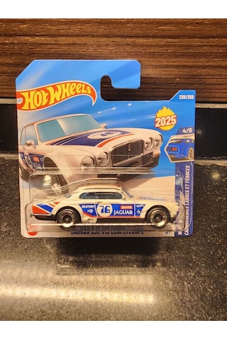 Hot Wheels 1/64 Jaguar Xjc V12 Coupe