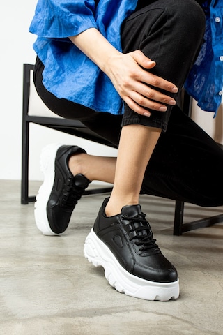 Günlük Kadın Spor Ayakkabı Yüksek Kalın Taban 6 Cm Suni Deri Sneaker 001 Siyah - Beyaz