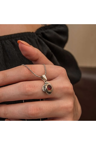 Gümüş Kırmızı Taşlı Gül Model Kadın Kolye