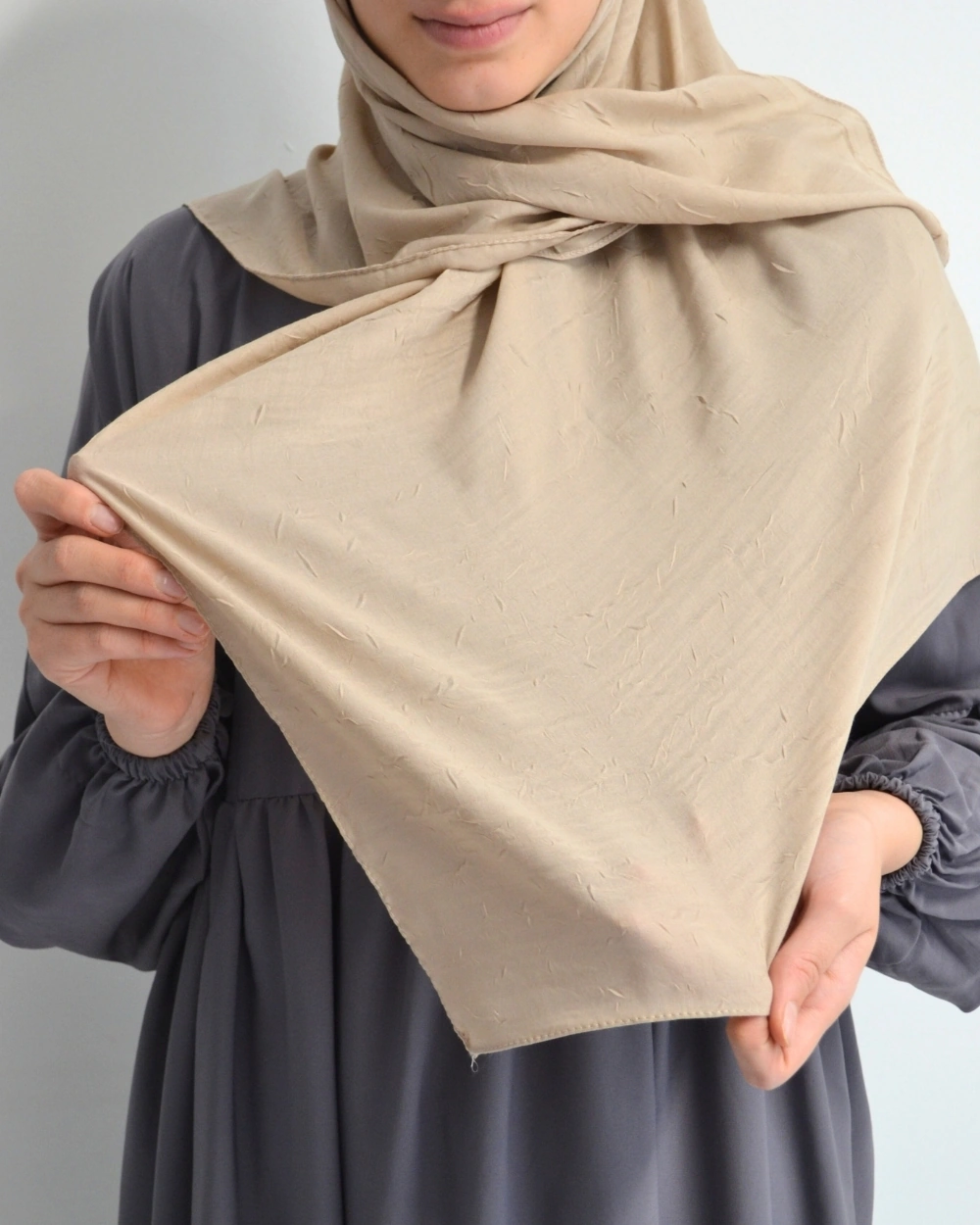 Bambu Kraş Eşarp 100x100 Cm Terletmez, Tok Ve Dik Duran, Dört Mevsim Kullanıma Uygun BEj