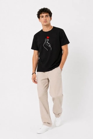 Defymoda Erkek Kore Parmak Kalp Aşk Temalı Minimal Baskılı Tişört Yazlık Kısa Kol T-shirt - Siyah