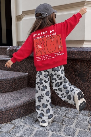 Monila Kız Çocuk Kırmızı Baskılı Pamuklu Sweatshirt Ve Gri Leopar Baskılı Eşofman Alt Üst Takım
