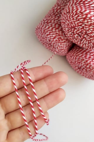 Kırmızı Beyaz Hediye Paketleme Ipi 25 Metre, Marteniçka Bileklik Takı İpi