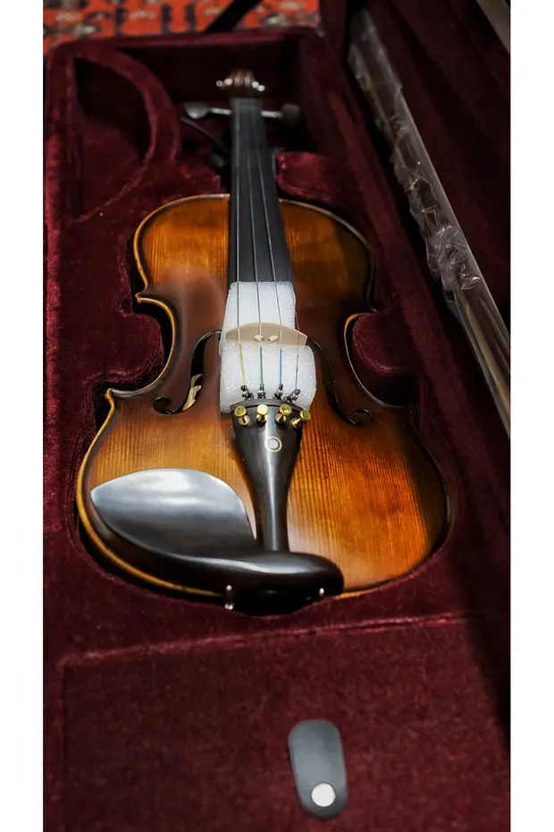 Vivaldi Vl-904a Keman 4/4, Solid Ağaç , Abanoz Klavye Burgu Ve Çenelik, Sekizgen Kesit Yay, Yastık Ve Susturucu Hediye