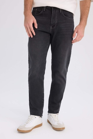 DeFacto Slim Tapered Fit Dar Kalıp Normal Bel Daralan Paça Jean Pantolon D8748AX25SPNM40