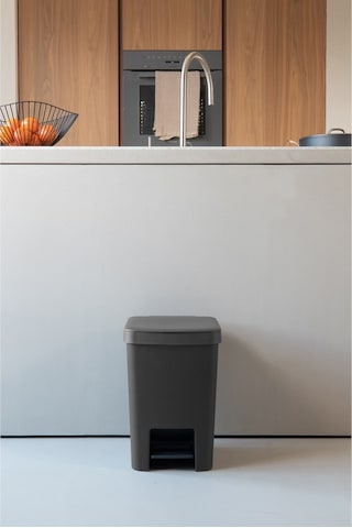 Brabantıa Stepup Koyu Gri Plastik Pedallı Çöp Kutusu 25lt Siyah