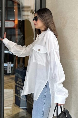WeShaya Kadın Beyaz Balon Kol, Pileli, Yırtmaçlı, Oversize, Keten Tunik Gömlek Beyaz