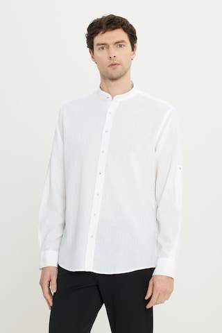 AC&Co / Altınyıldız Classics Erkek Beyaz Keten Comfort Fit Rahat Kesim Hakim Yaka Flamlı Gömlek Beyaz