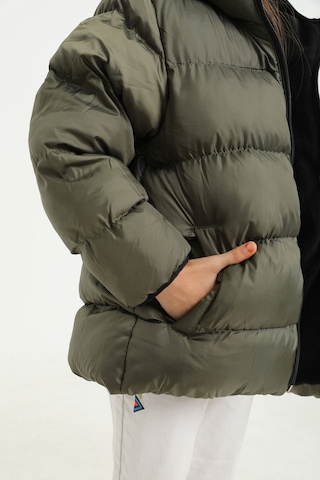 Kız Çocuk Haki İçi Polarlı Kapüşonlu Su Geçirmez Rüzgara Dayanıklı Cepli Şişme Kışlık Mont Haki