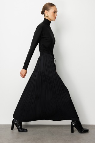 Mizalle Beli İpli İnce Piliseli Siyah Maksi Etek Siyah