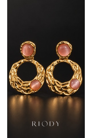 Riody Rose Velours Gold Renkli Pudra Pembe Kedi Gözü Görünümlü Kadın Küpe Altın - Sarı