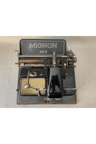 Aeg Mignon Antika Daktilo - Koleksiyonluk Metal Kasalı Daktilo No