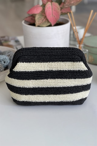 El Yapımı Siyah-beyaz Çizgili Basic Örgü El Çantası Beyaz