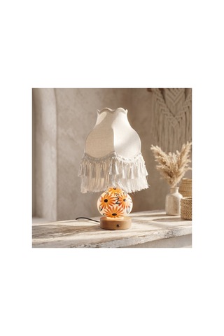 Lumina Artisan: İpek Şapkalı Ve Çiçek Desenli Porselen Abajur - 46 Cm Beyaz