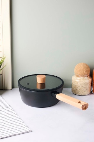 Cookwood Black İndüksiyon Tabanlı Ahşap Saplı Kapaklı Seramik Tencere 20 Cm Sıyah Siyah