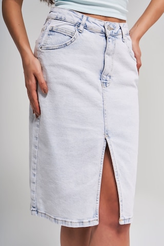 Itsbasic Kadın İce Kot Rengi Erica Esnek Kumaş Önden Yırtmaçlı Midi Boy Denim Etek Ice Rengi