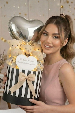 Premium Silindir Kutusunda Led Işıklı Aynalı Ve Kalp Balonlu Peluş Taba 5li Ayıcık Buketi