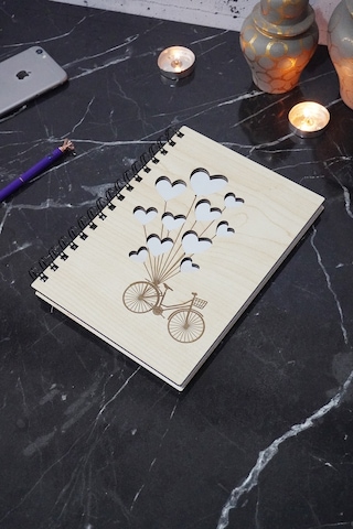 Bisikletli Balon Desen Ahşap Defter - Çizgisiz Defter Ahşap Rengi Banu Bej A5 Spiralli Defter