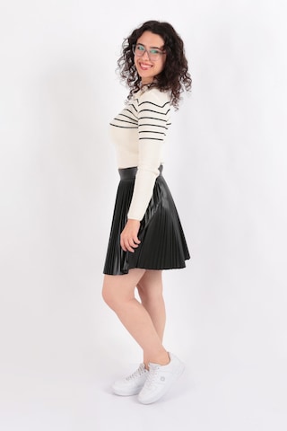 Hadise D7967 Piliseli Deri Etek Siyah