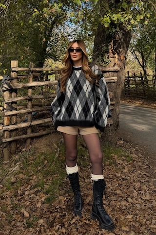 Siyah Baklavalı Kazak - 7183 Siyah