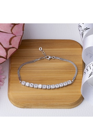 Kare Zirkon Taşlı Yarım Tur Model 925 Ayar Gümüş Kadın Bileklik Gümüş