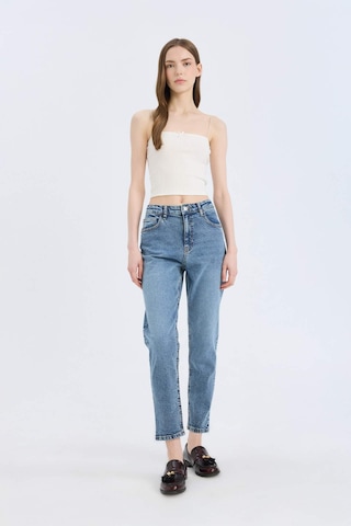 DeFacto Lina Comfort Mom Normal Bel Düz Paça Jean Kar Yıkamalı Pantolon D7943AX25SPNM28