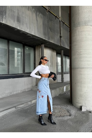 Çiçek Nakış Detaylı Yırtmaçlı Denim Midi Etek ÇoK Renkli