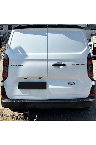 Ford Tourneo Custom / 2023- / Uyumlu Arka Tampon Eşiği Mat