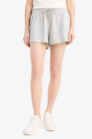 DeFacto Regular Fit Beli Bağcıklı Normal Bel Düz Paça Şort C7600AX25SMGR93 Gri