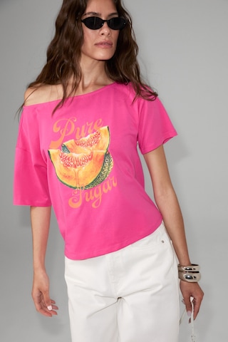 Grımelange Qaly Kadın Kayık Yaka Tek Omuz Kısa Kol Ön Ve Arka Baskı Detaylı Relaxed Pembe T-shirt