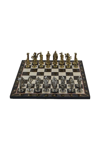 Gifthome Büyük Boy Metal İngiliz Satranç Takımı Parlak Ve Katlanır Ceviz Desenli Mdf Satranç Tahtası 43x43 Cm.