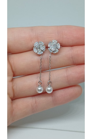 925 Ayar Taşlı Çiçek Figürlü İnci Sallantılı Gümüş Küpe Zarif Ve Işıltılı Tasarım Gümüş