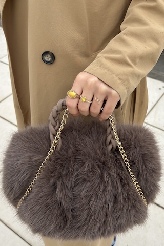 Mollycrush Kadın Acı Kahverengi Kürk Detaylı Zincirli Ve Örgü Saplı El Ve Omuz Çantası Yumuşak Peluş Kışlık Şık Baget Kahverengi