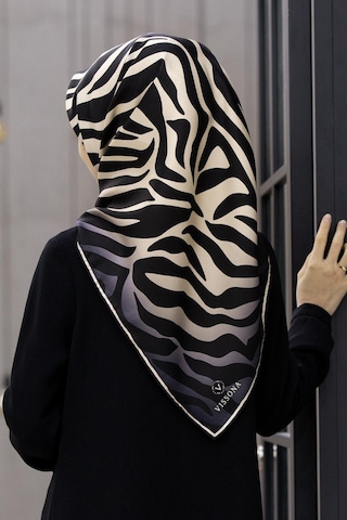 Vissona %100 Twill İpek Zebra Desenli Krem - Siyah Renkli 90x90 Eşarp Dikim Şekli : El Dikişi Çok Renkli
