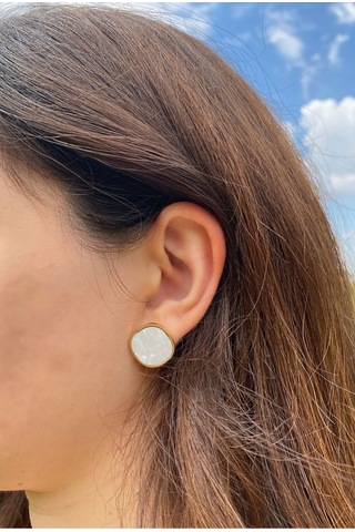 Çelik Beyaz Dalgalı Altın Çerçeveli Kadın Küpe Sevgiliye Hediye Gold