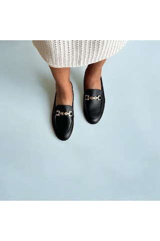 Ne&ve Shoes Siyah Hakiki Deri Gold Zincir Aksesuarlı Kadın Loafer Ayakkabı