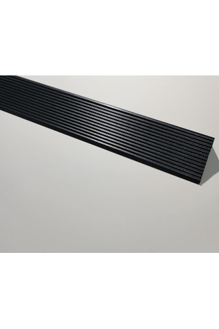 L Model Metal Merdiven Basamak Profili Çıtası Köşebent Bitim Profil Siyah 4cm 2cm 1,35m -