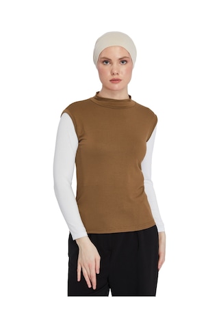 Organik Kolsuz Balıkçı Yaka Likralı Kadın Sıfır Kol Body Açık Çikolata