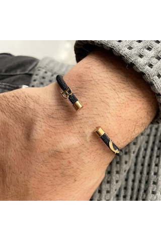 Gümüş Harf Detaylı Siyah Çelik Bileklik